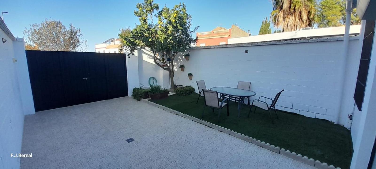 Acogedor Loft A 30 Minutos De La Playa Y Montana Lägenhet Lebrija Exteriör bild